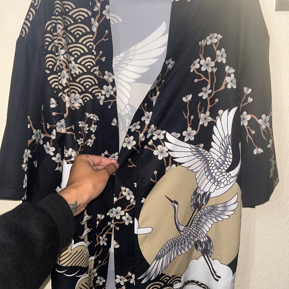Elegant Black and Gold Crane Print Men’s Kimono Jacket